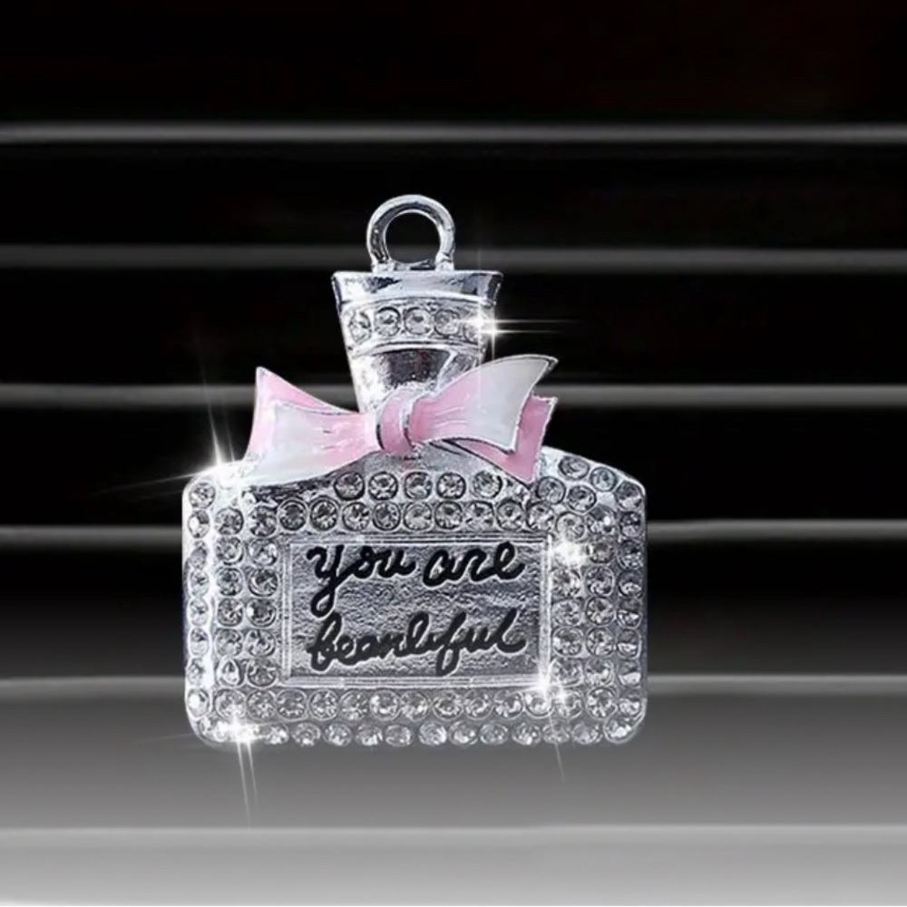 Car Air Outlet Perfume Clip High-end Creative Rhinestone Inlaid Perfume Bottle